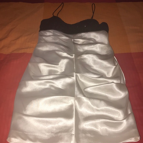 Black and white dress - Picture 7 of 7